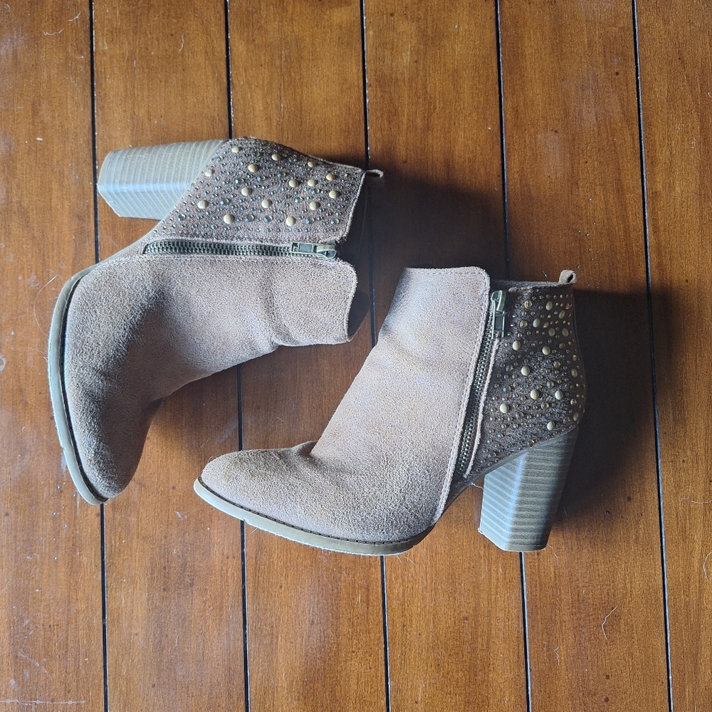 Maurices Brandy Gold Studded Stacked Heel Bootie 7.5M - Picture 2 of 11